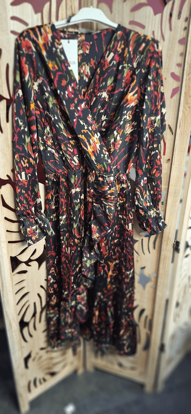 Robe noire et rouge